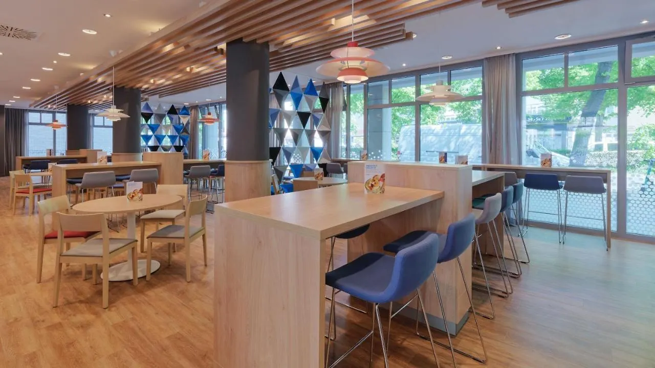 Holiday Inn Express Berlin City Centre By Ihg Hotel