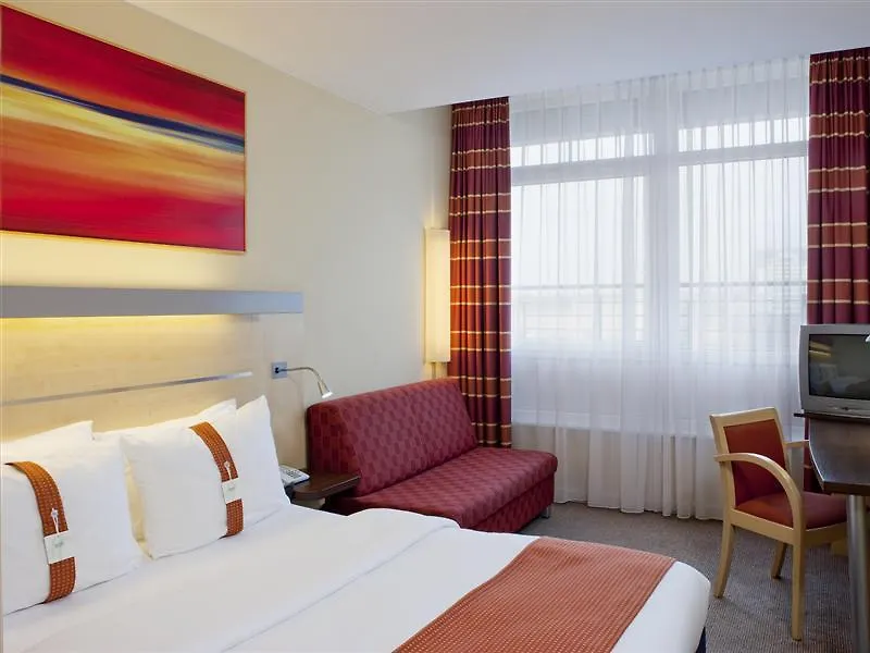Holiday Inn Express Berlin City Centre By Ihg Hotel