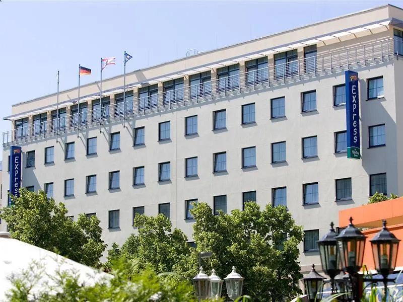 Holiday Inn Express Berlin City Centre By Ihg Hotel