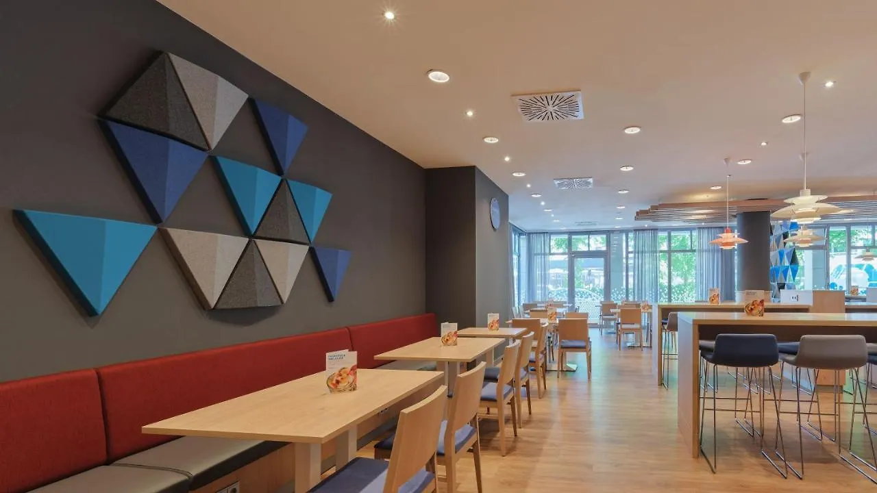 Hotel Holiday Inn Express Berlin City Centre By Ihg
