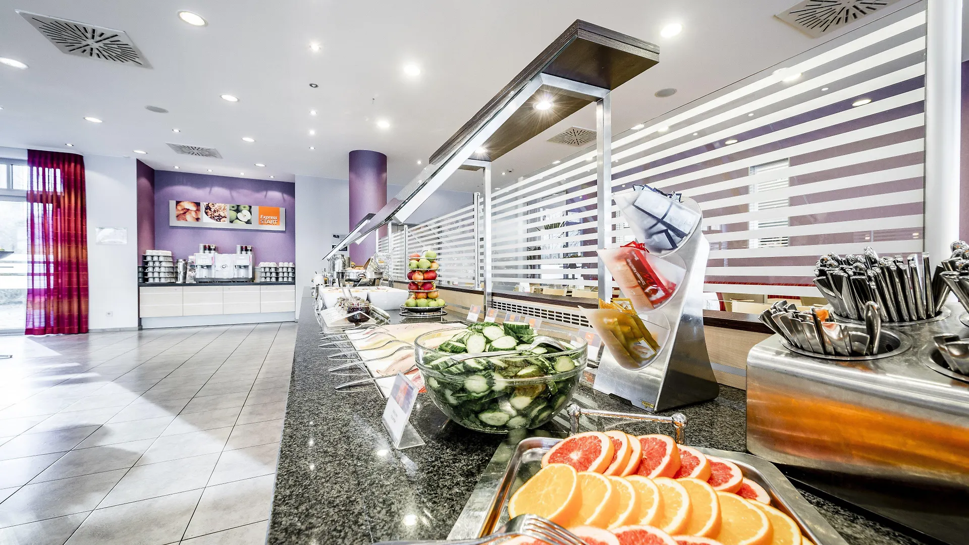 Отель Holiday Inn Express Berlin City Centre By Ihg