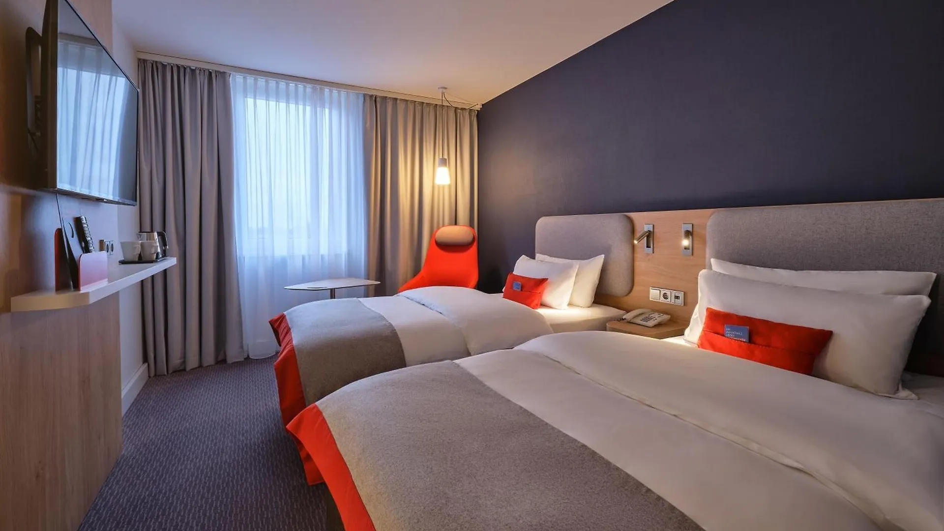 Holiday Inn Express Berlin City Centre By Ihg 3*,
