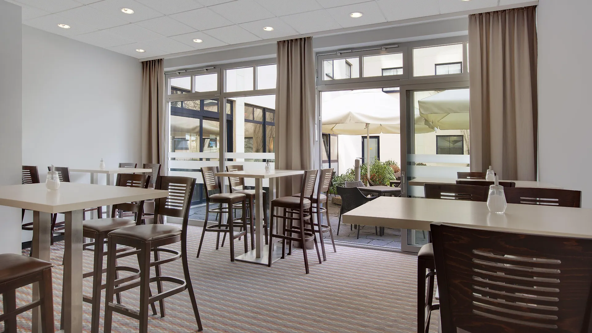 Holiday Inn Express Berlin City Centre By Ihg 3*,