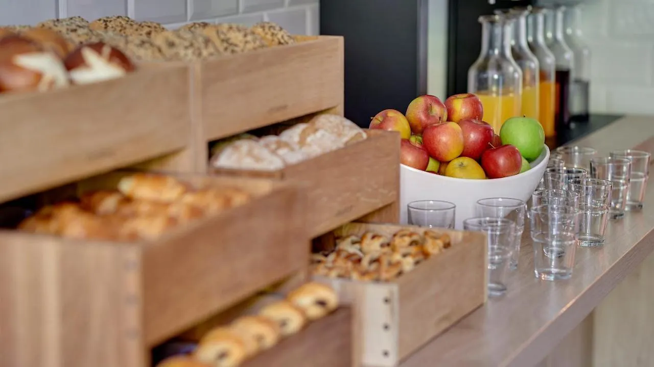 Holiday Inn Express Berlin City Centre By Ihg 3*,