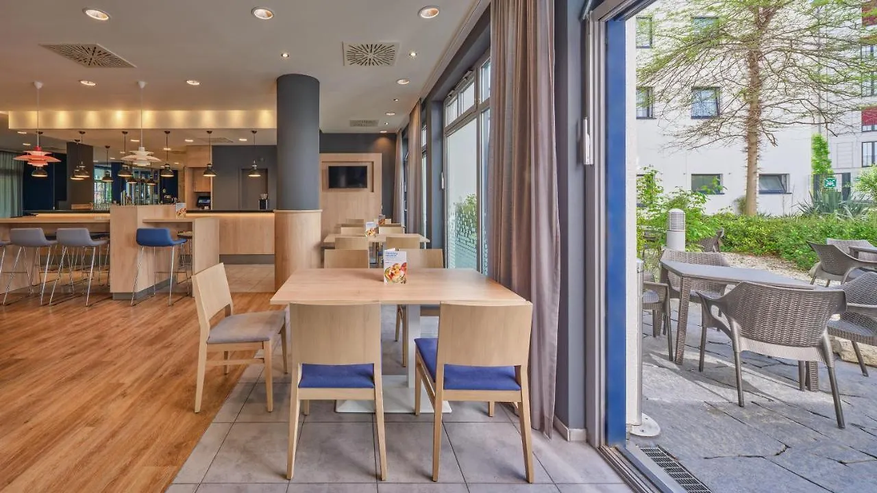 Holiday Inn Express Berlin City Centre By Ihg 3*,  Tyskland