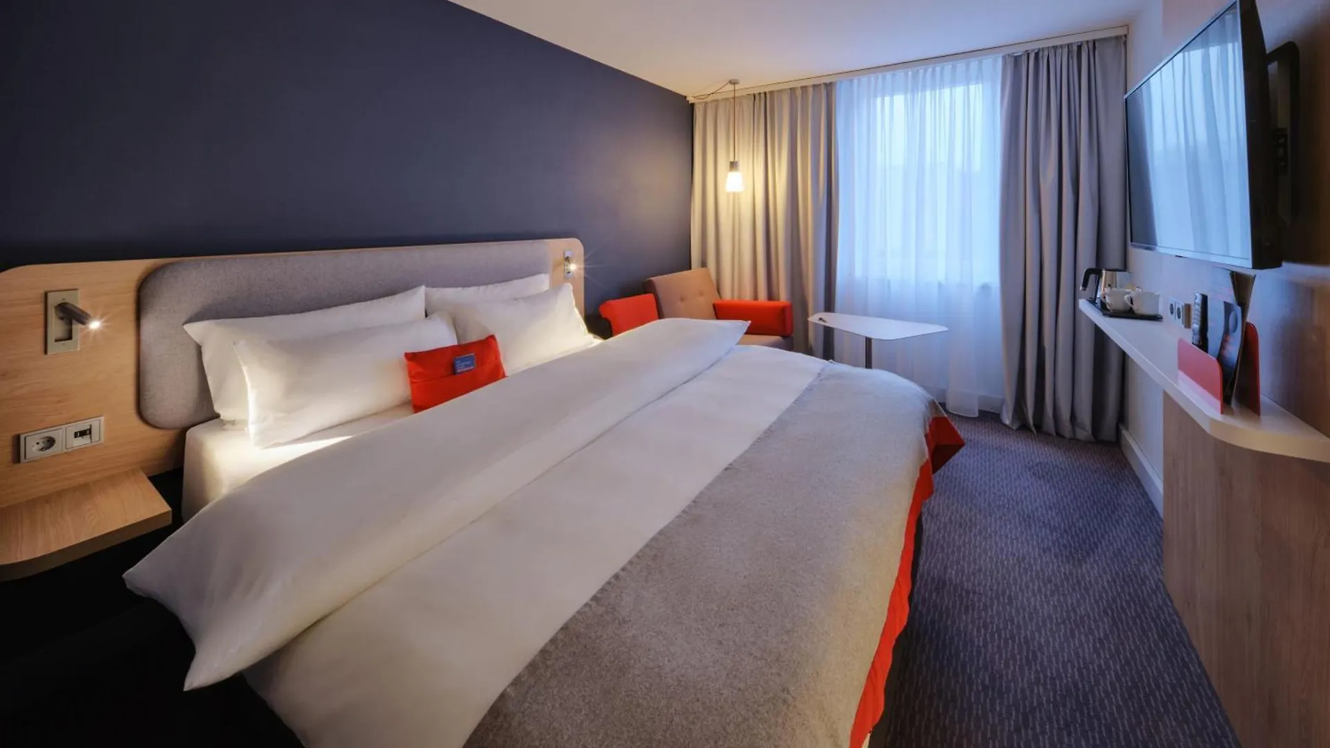 Holiday Inn Express Berlin City Centre By Ihg 3*,