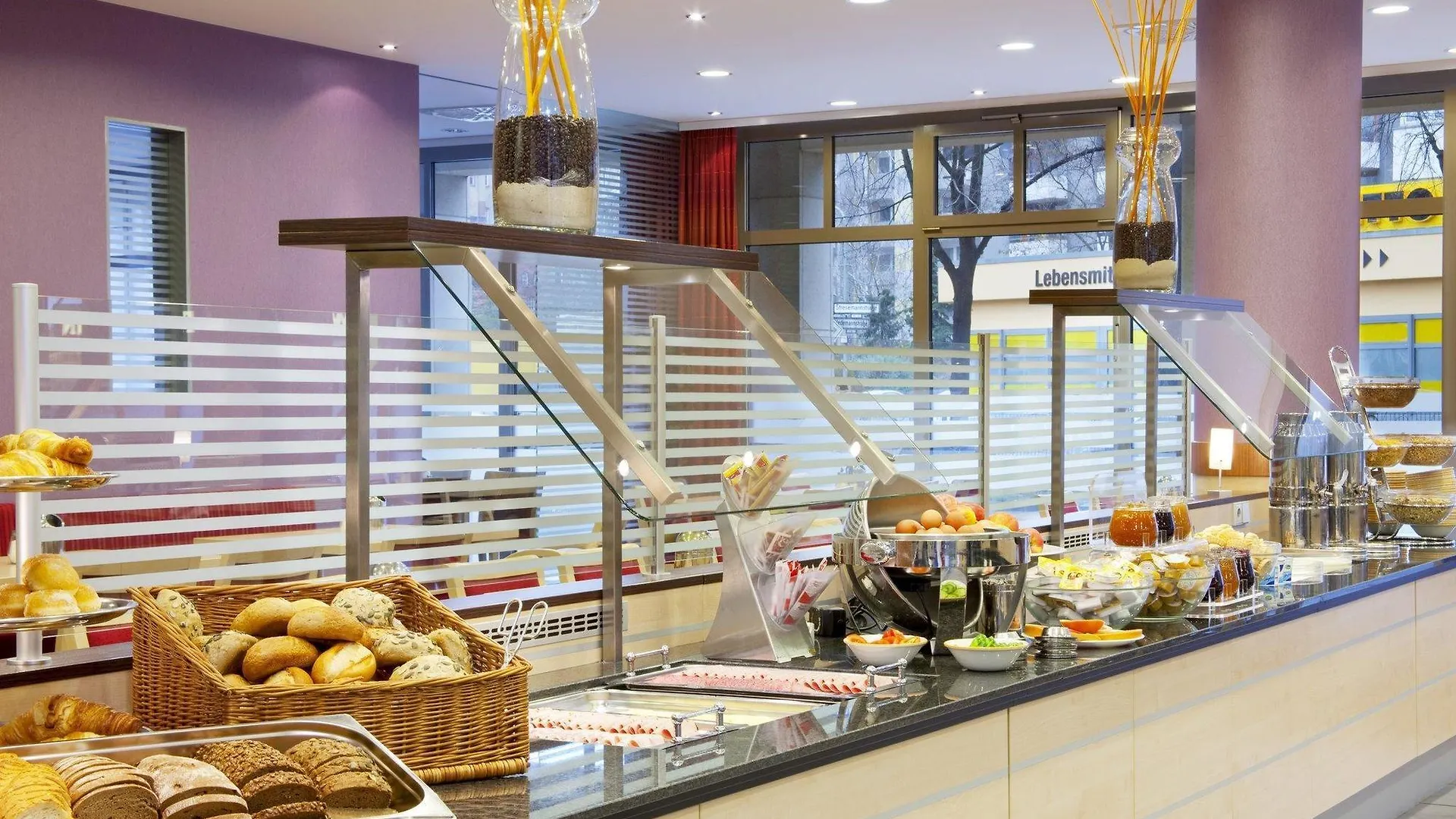 Holiday Inn Express Berlin City Centre By Ihg 3*,